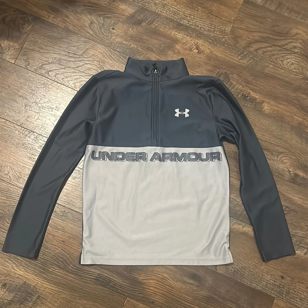 Under Armour Two-Tone Pullover Boys Grey 3/4 Zip Pullover Shirt Size M